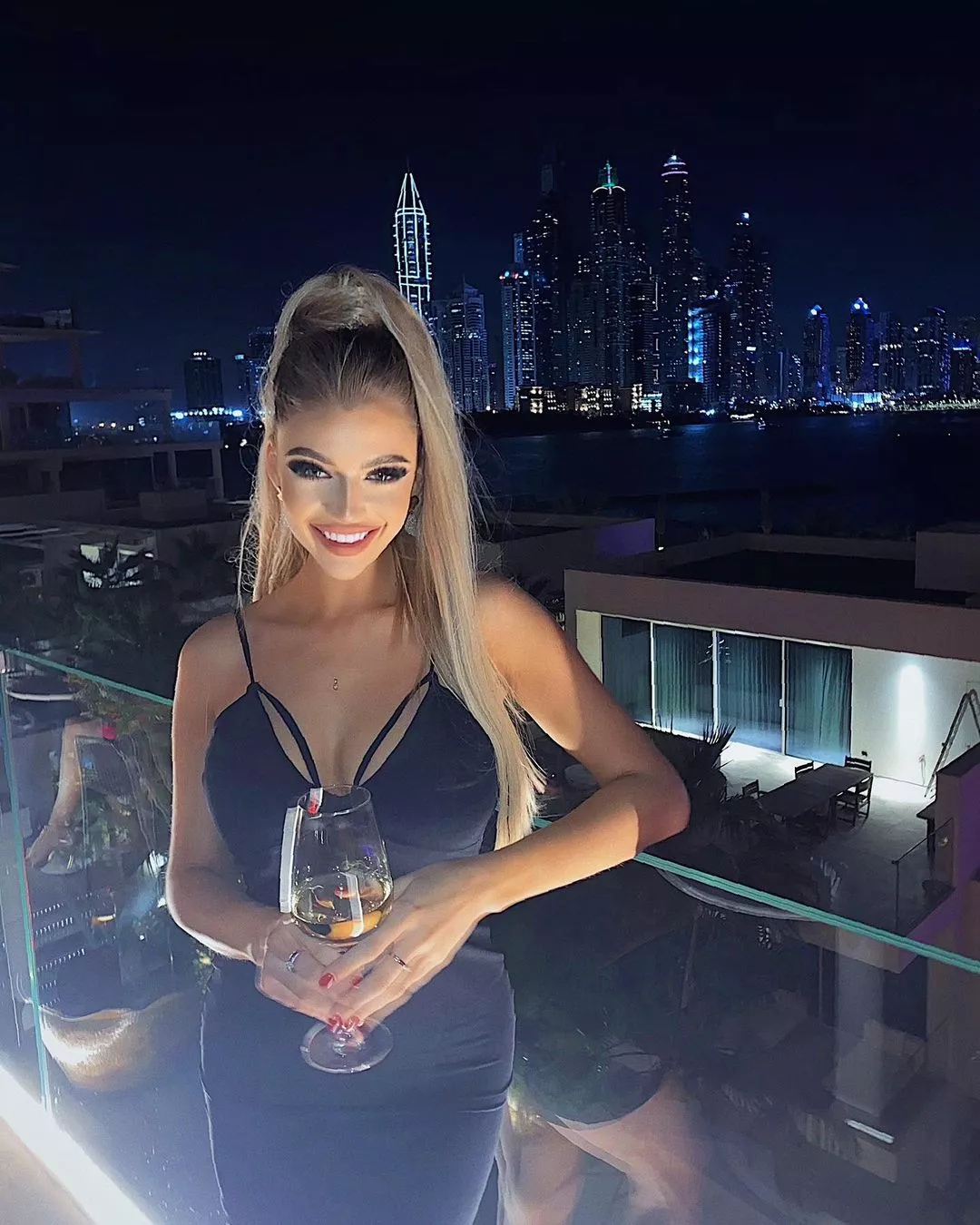 Piękna gwiazda disco polo